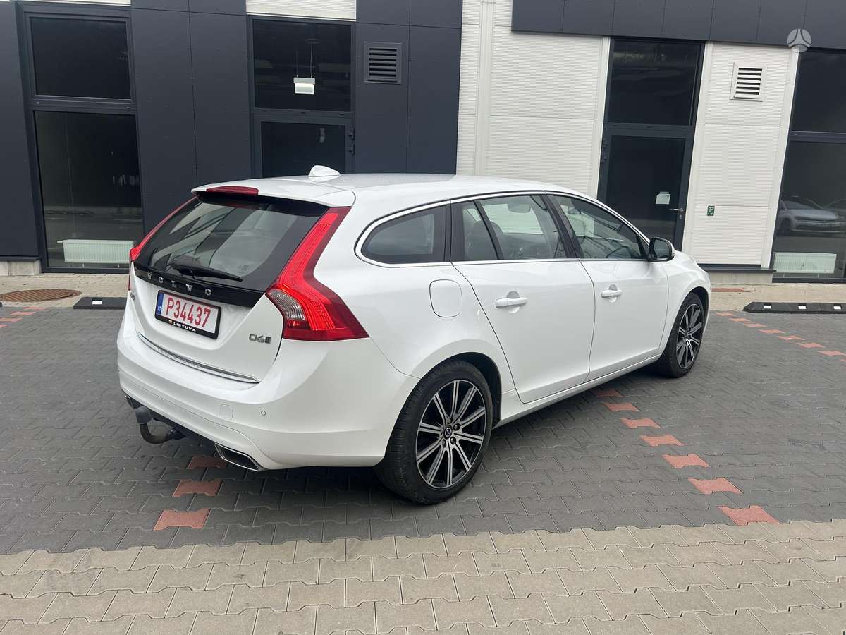 Volvo V60 2015 — салон