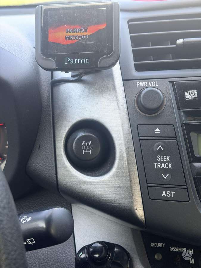 Toyota RAV4 2010 — photo 15