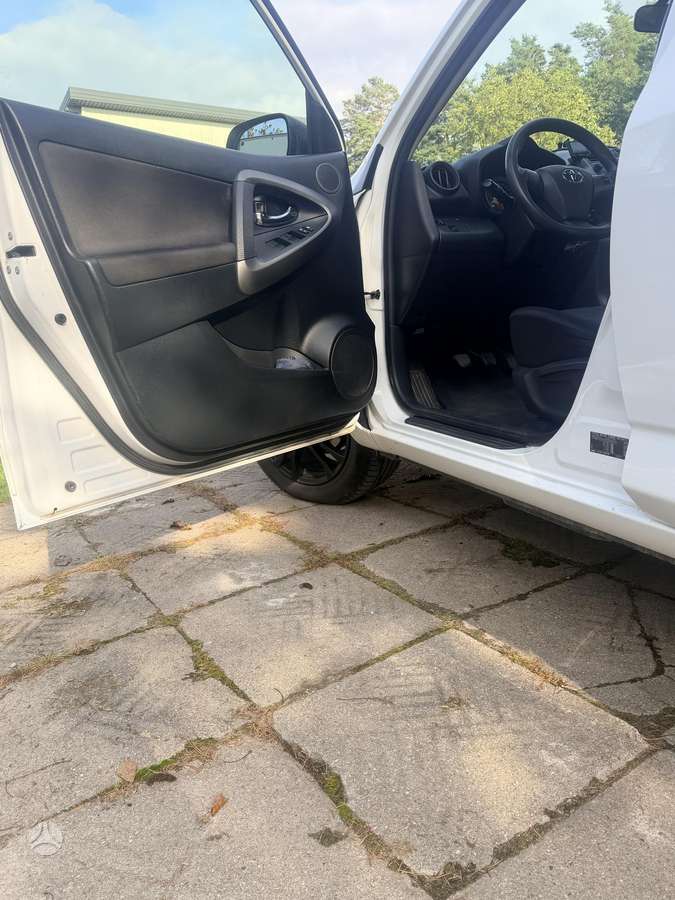 Toyota RAV4 2010 — photo 5