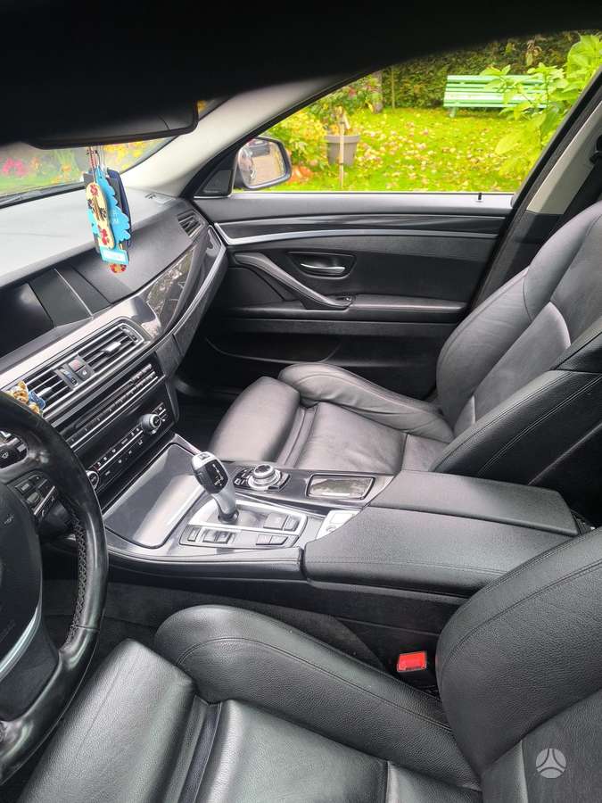 BMW 520 2013 — photo 17