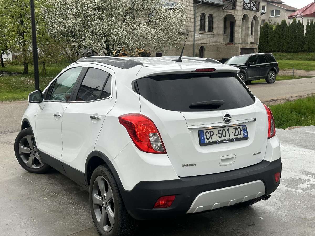 Opel Mokka 2013 — салон