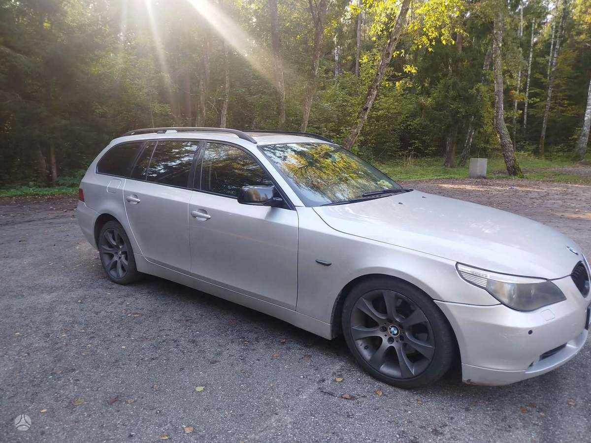 BMW 535 2005 — салон