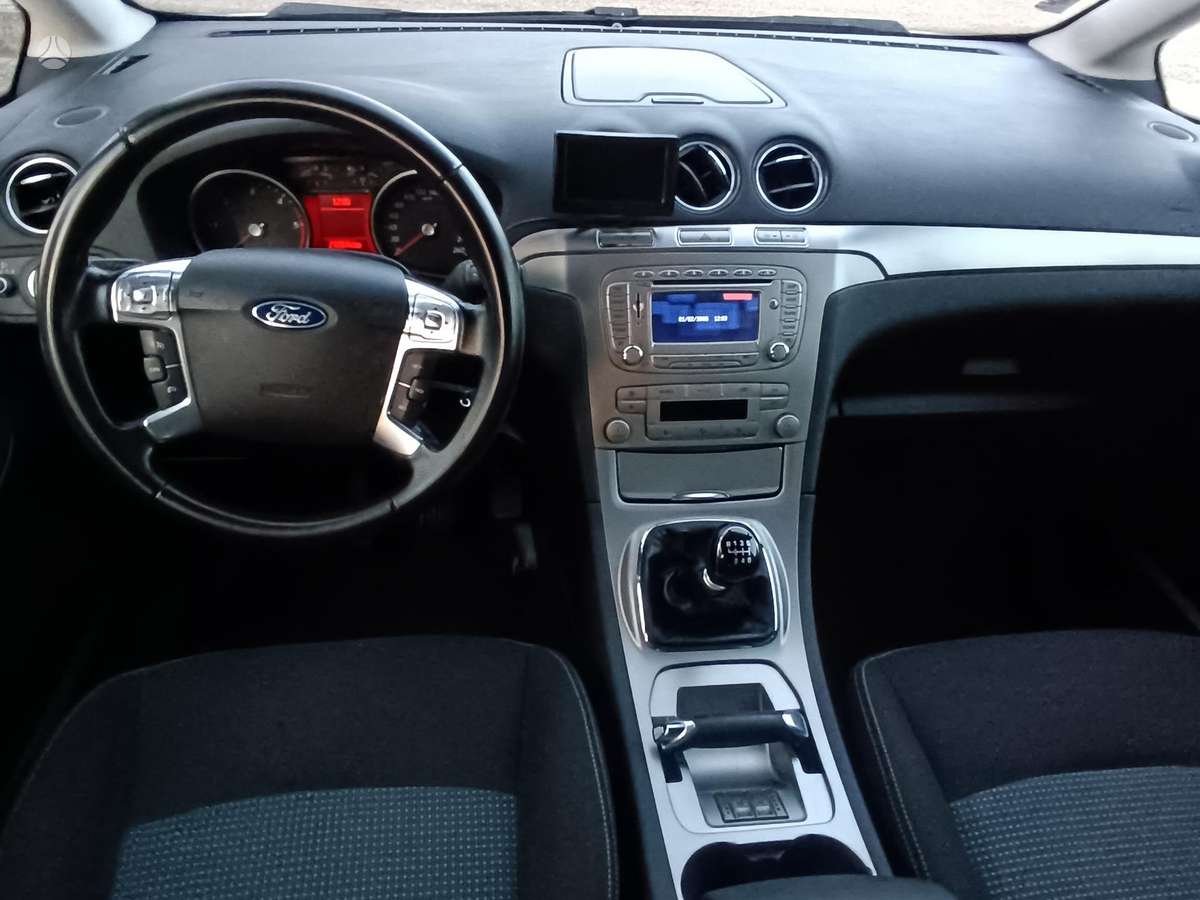 Ford Galaxy 2010 — photo 10