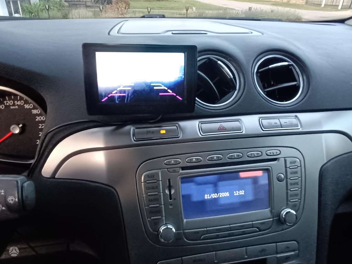 Ford Galaxy 2010 — photo 11