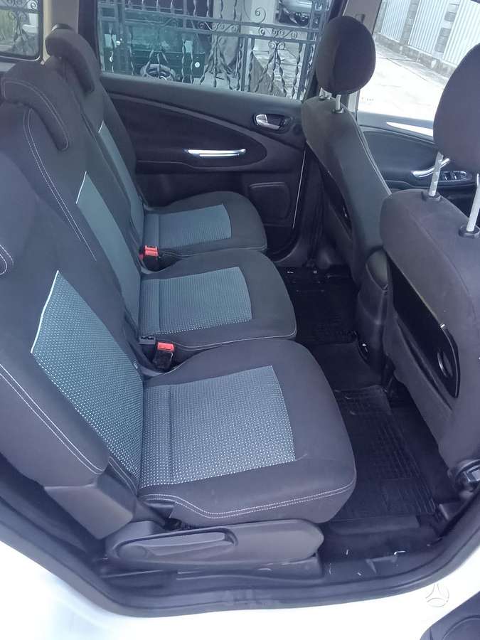 Ford Galaxy 2010 — photo 13