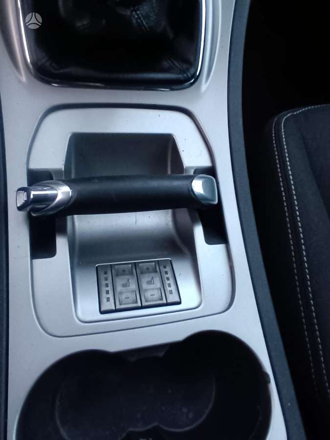 Ford Galaxy 2010 — photo 15
