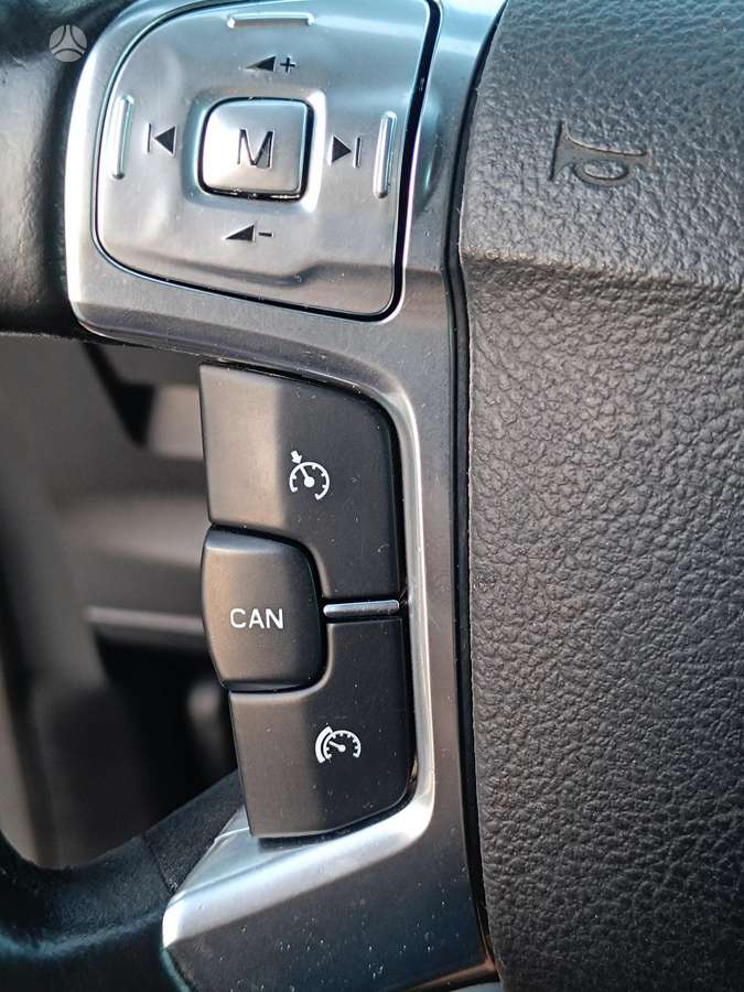 Ford Galaxy 2010 — photo 17