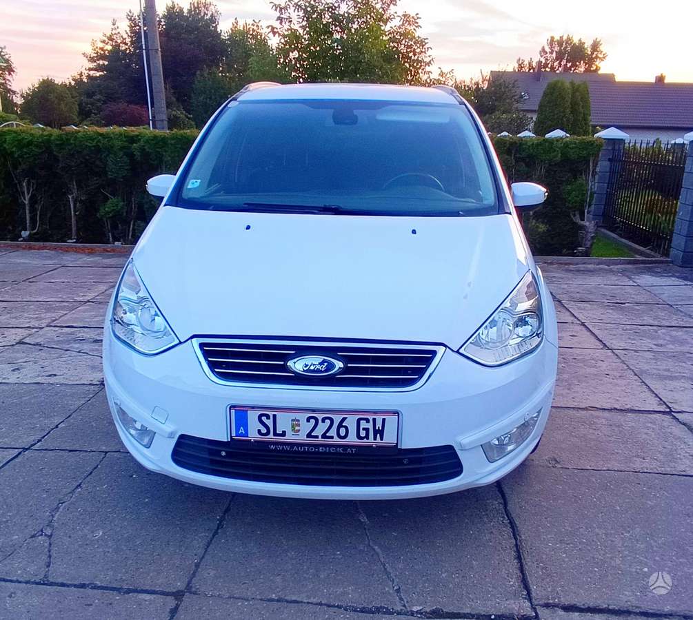 Ford Galaxy 2010 — rear view