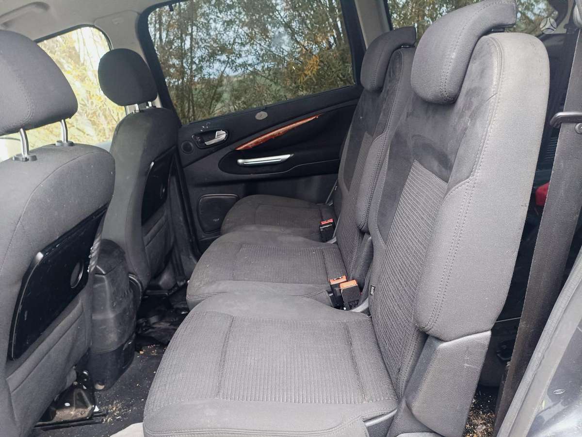 Ford Galaxy 2010 — photo 8