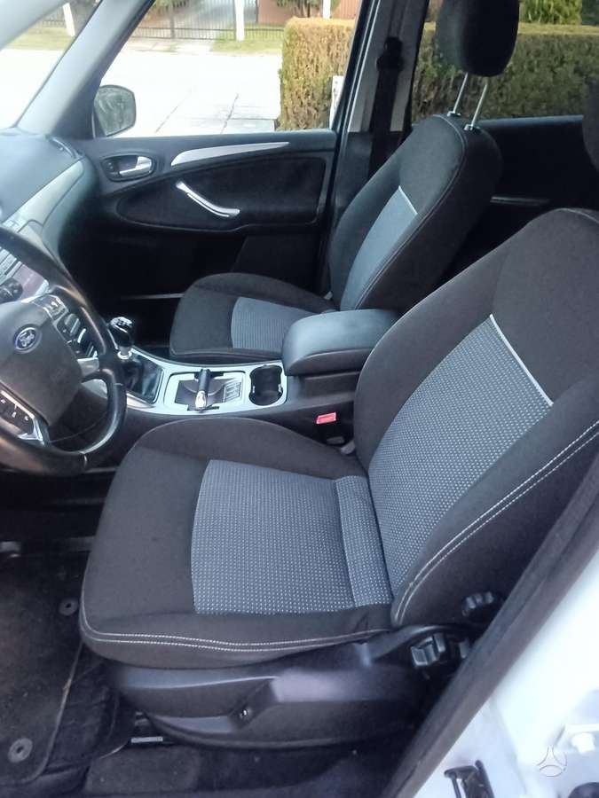 Ford Galaxy 2010 — photo 8