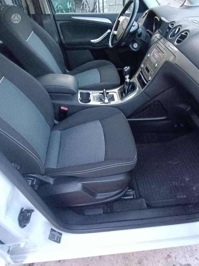 Ford Galaxy 2010 — photo 9