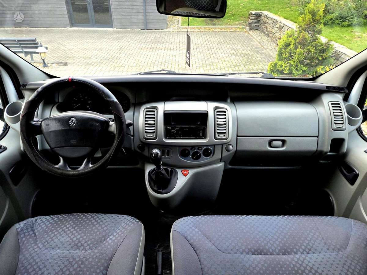 Renault Trafic 2009 — photo 17