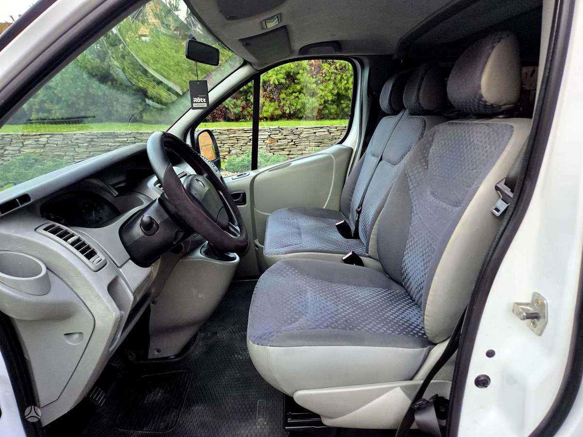 Renault Trafic 2009 — photo 18