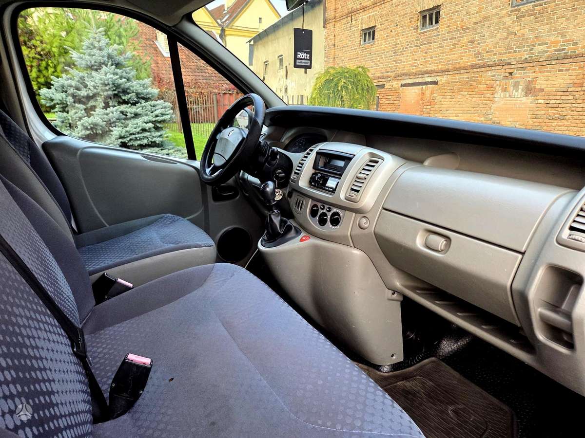 Renault Trafic 2009 — photo 20