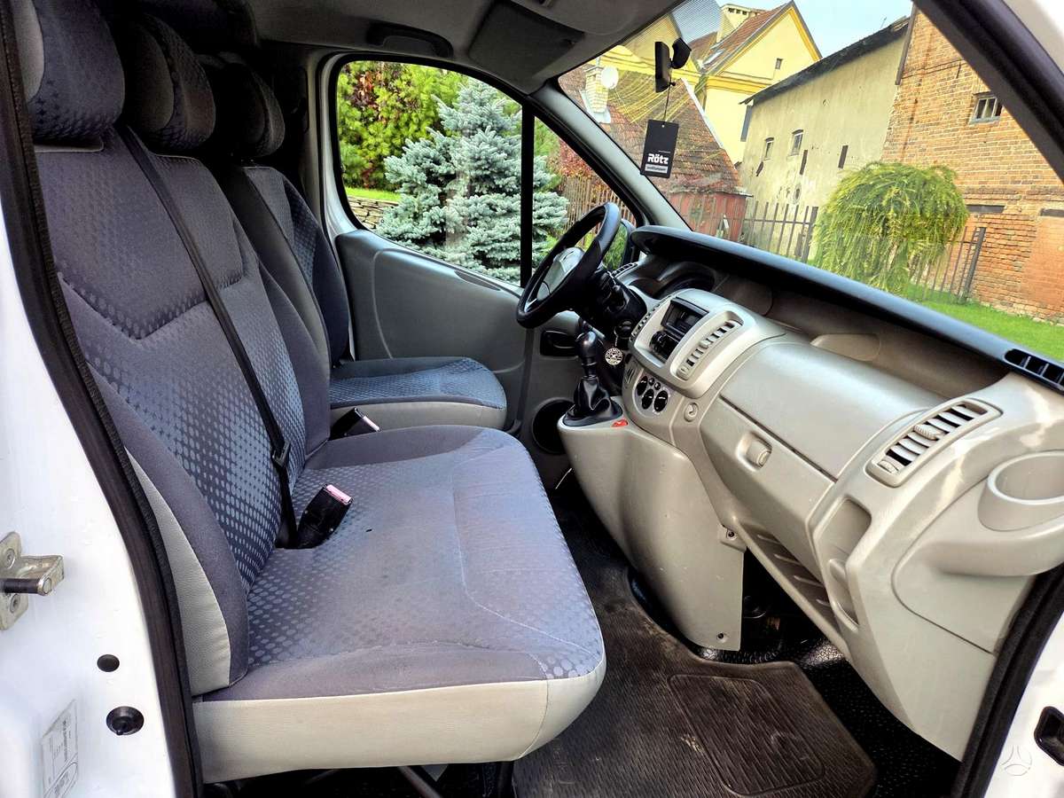 Renault Trafic 2009 — photo 21