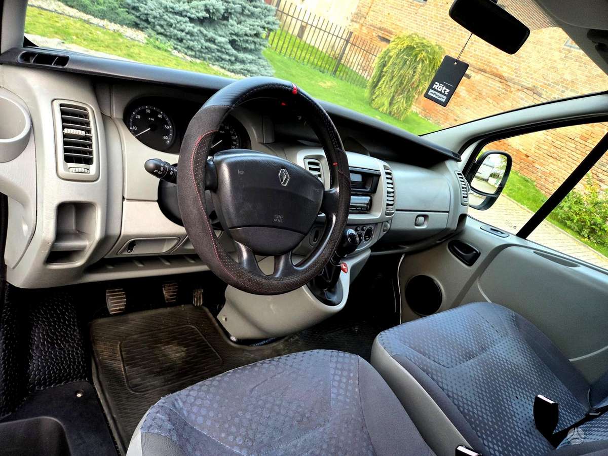 Renault Trafic 2009 — photo 23