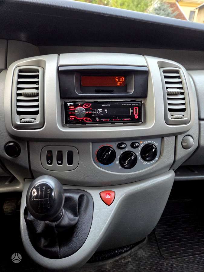 Renault Trafic 2009 — photo 25