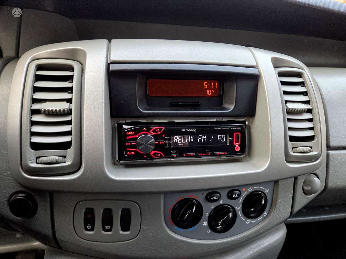 Renault Trafic 2009 — photo 26