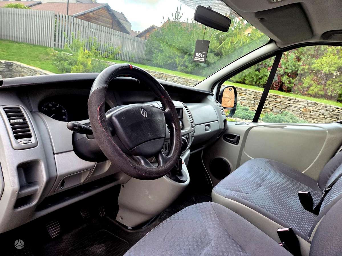 Renault Trafic 2009 — photo 28