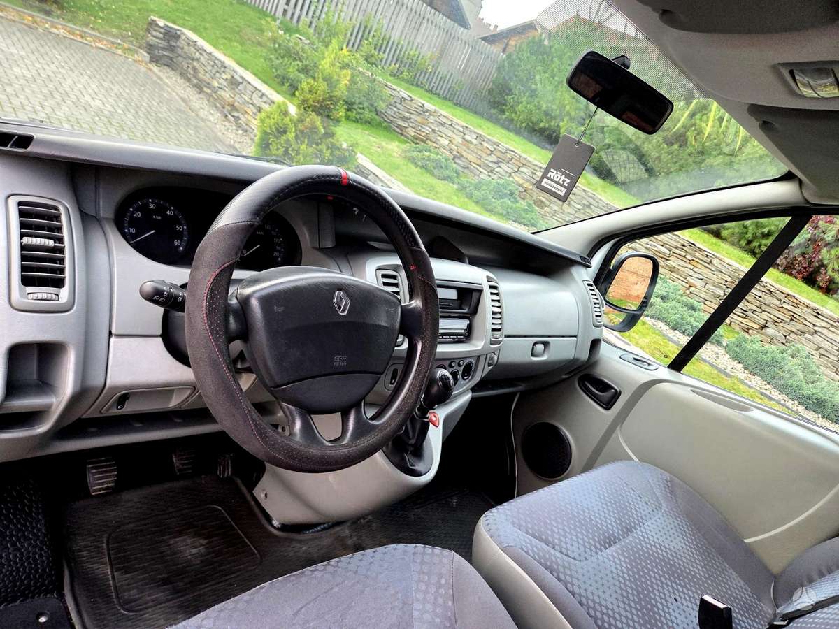 Renault Trafic 2009 — photo 31