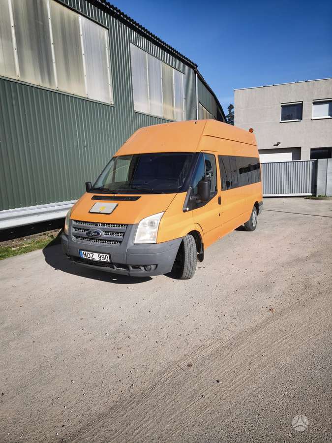 Ford Transit 2012 — вигляд ззаду
