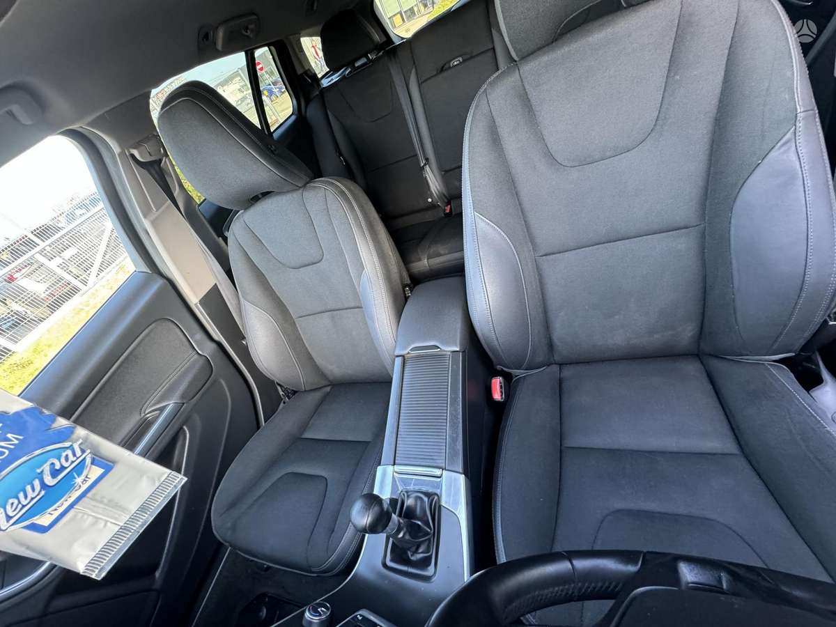 Volvo V60 2011 — photo 12
