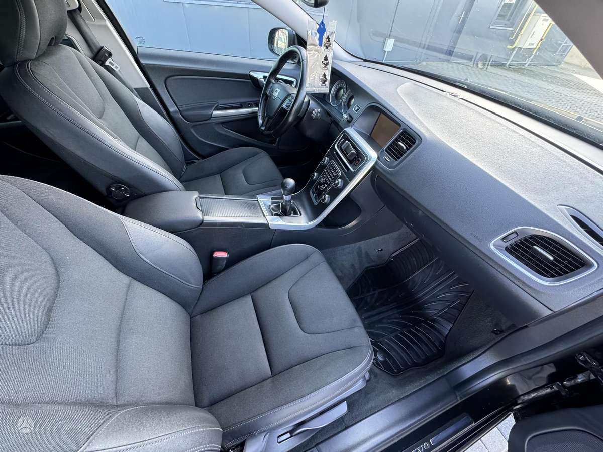 Volvo V60 2011 — photo 13