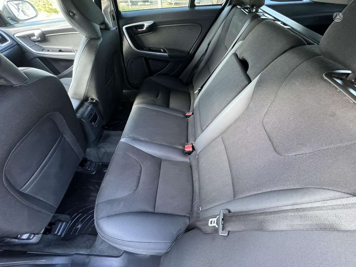 Volvo V60 2011 — photo 14