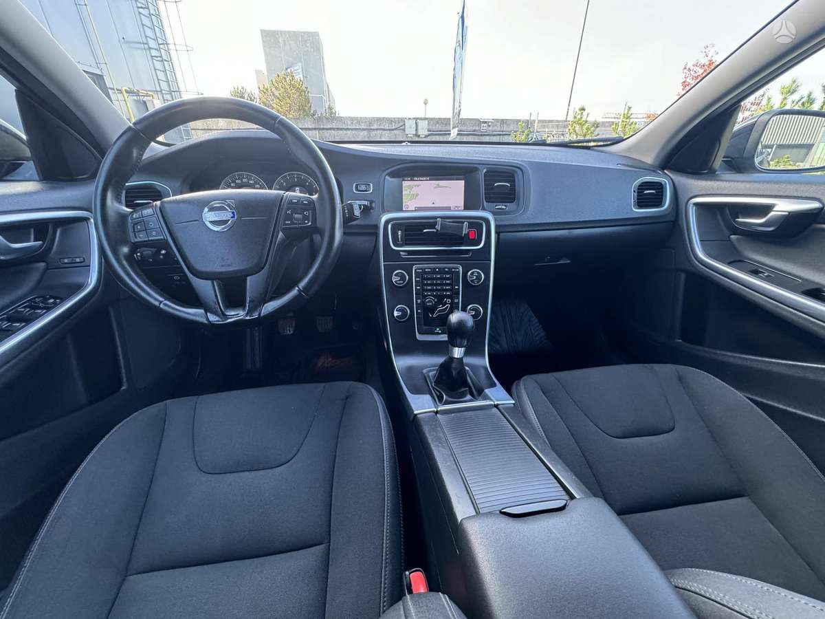 Volvo V60 2011 — photo 15