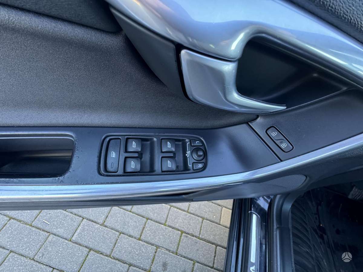 Volvo V60 2011 — photo 16
