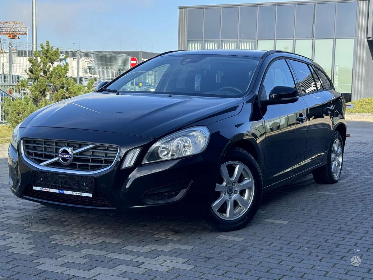 Volvo V60 2011 — rear view