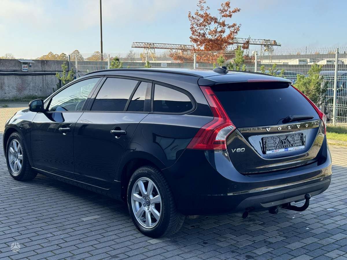 Volvo V60 2011 — interior