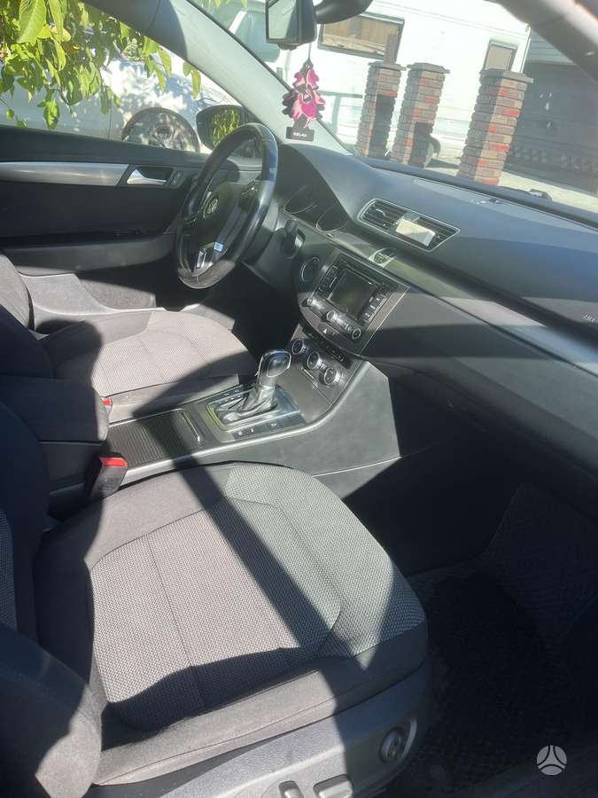 Volkswagen Passat 2012 — photo 14