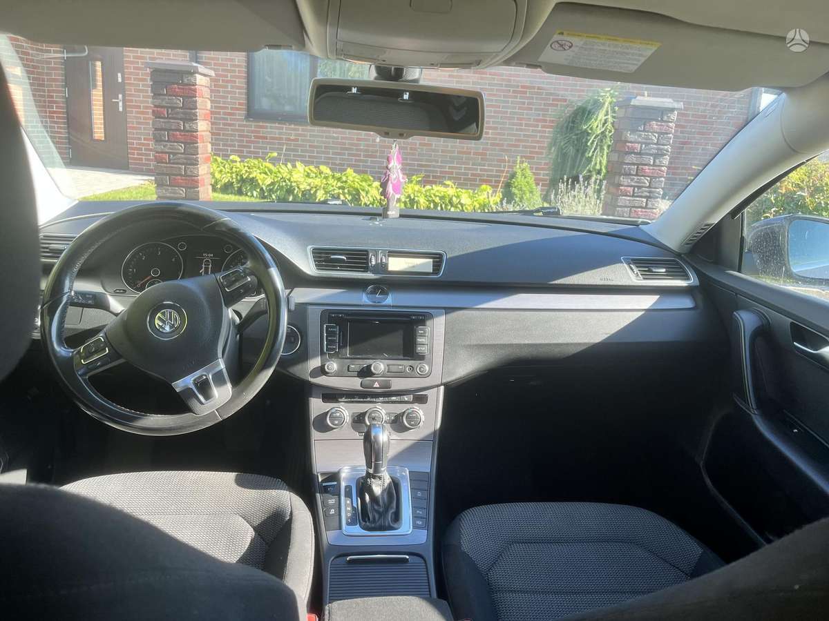 Volkswagen Passat 2012 — photo 16