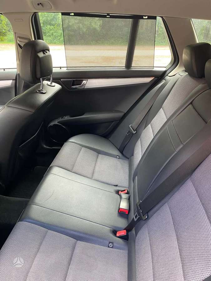 Mercedes-Benz C220 2008 — photo 12