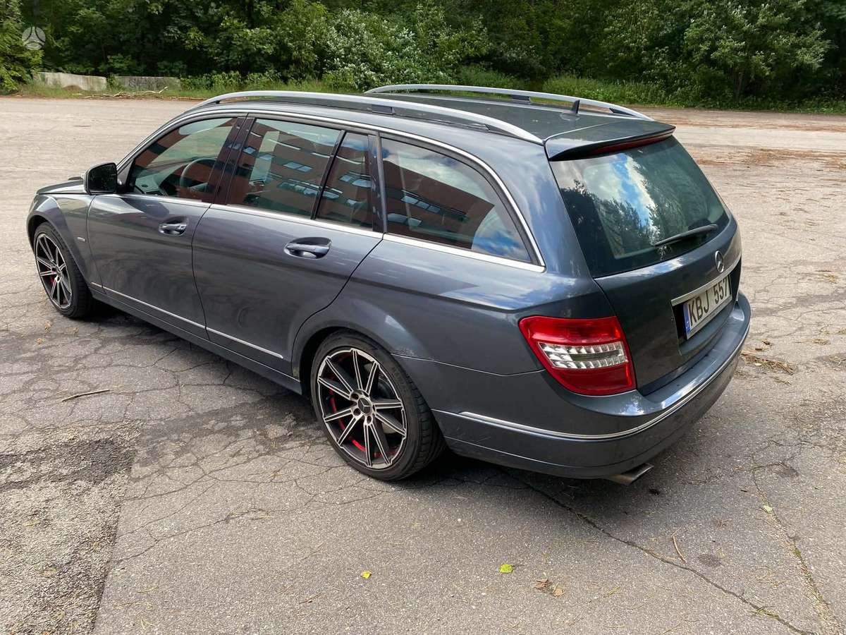 Mercedes-Benz C220 2008 — rear view