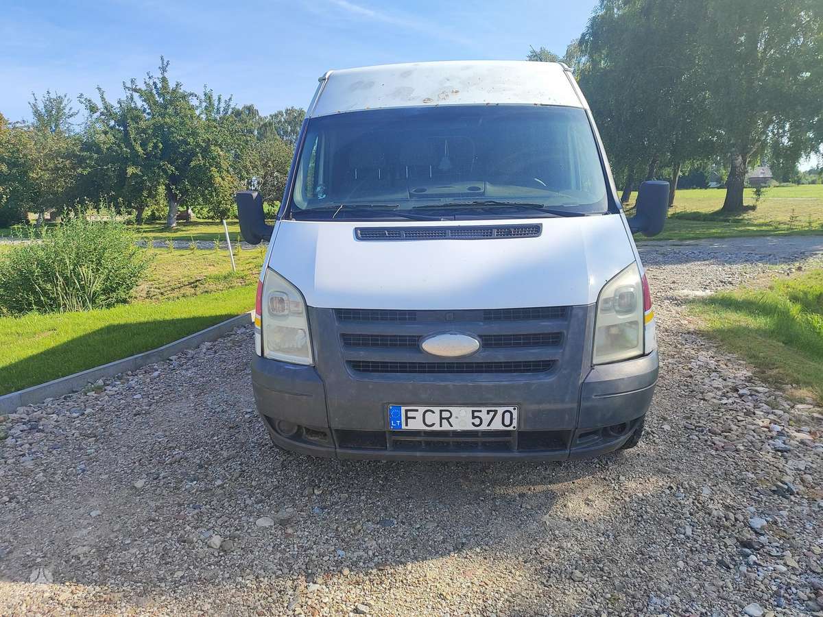 Ford Transit 2008 — вигляд ззаду