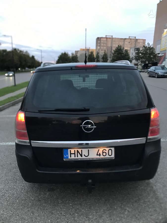 Opel Zafira 2006 — салон
