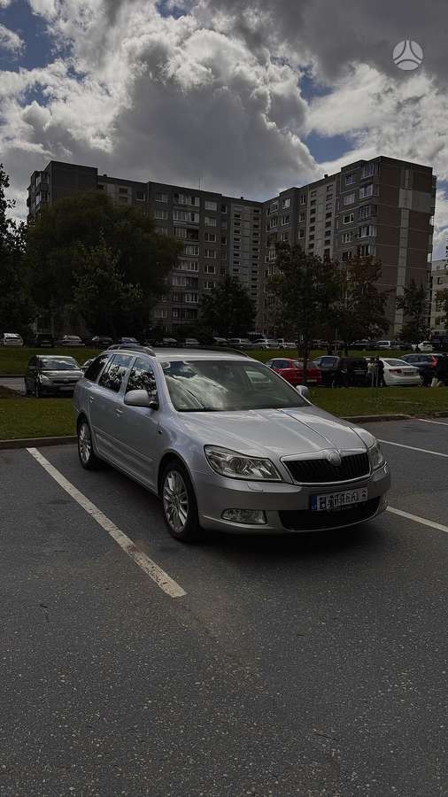 Skoda Octavia 2009 — rear view