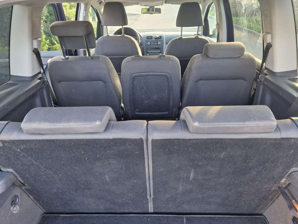 Volkswagen Touran 2011 — photo 11