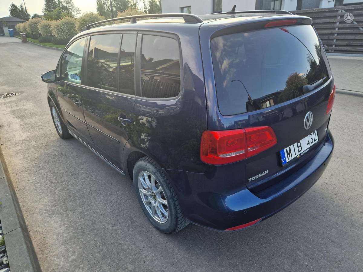Volkswagen Touran 2011 — photo 6