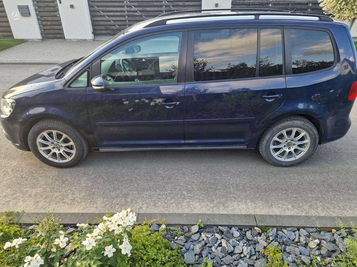 Volkswagen Touran 2011 — photo 7