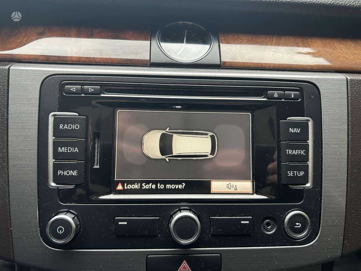 Volkswagen Passat 2011 — photo 11