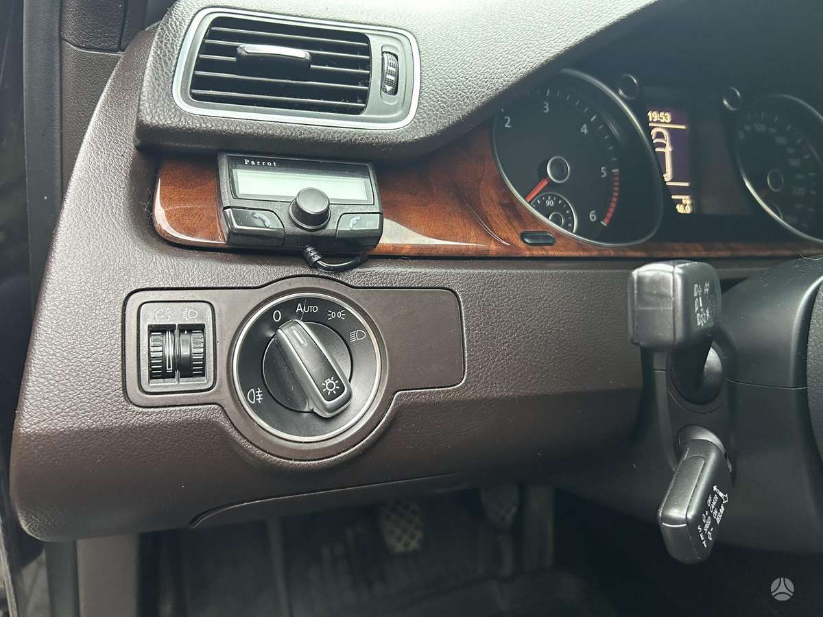 Volkswagen Passat 2011 — photo 12