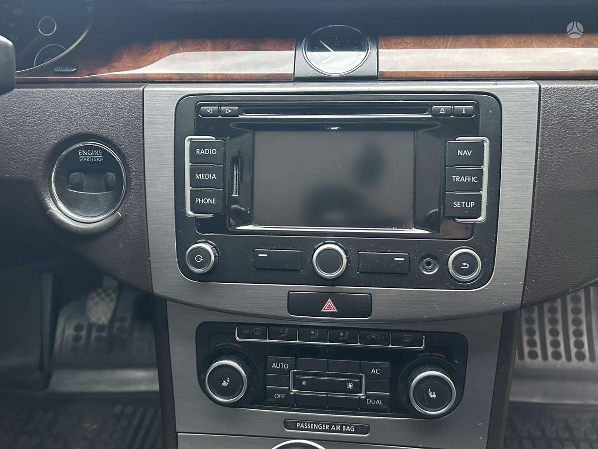 Volkswagen Passat 2011 — photo 13