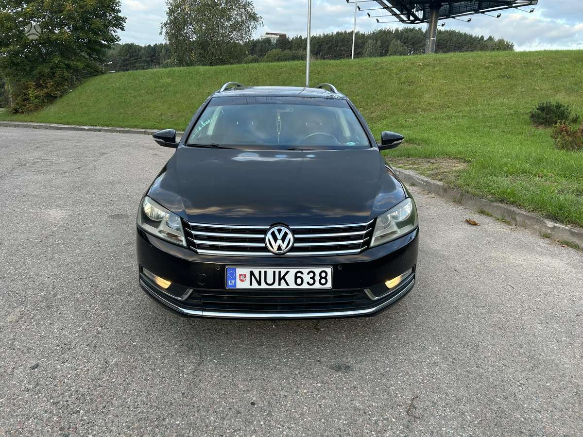 Volkswagen Passat 2011 — interior