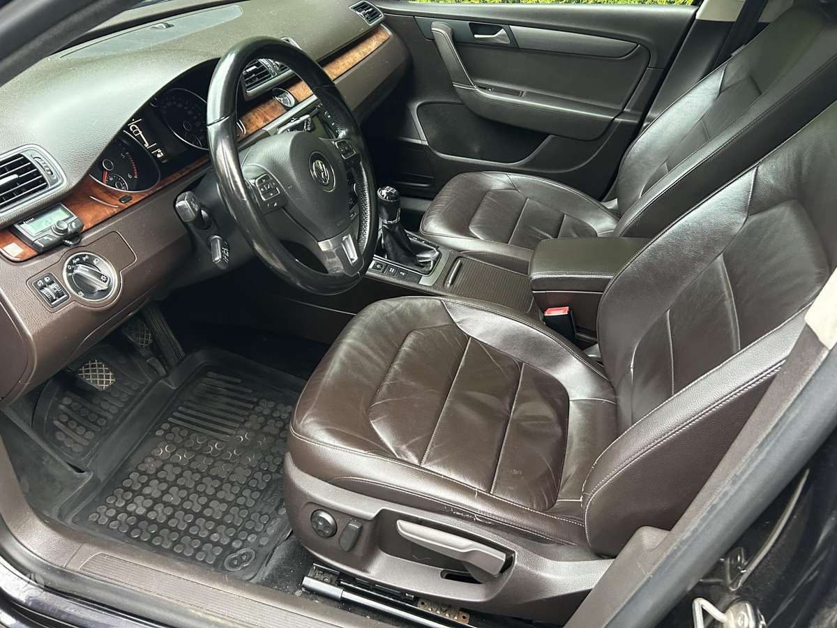 Volkswagen Passat 2011 — photo 6