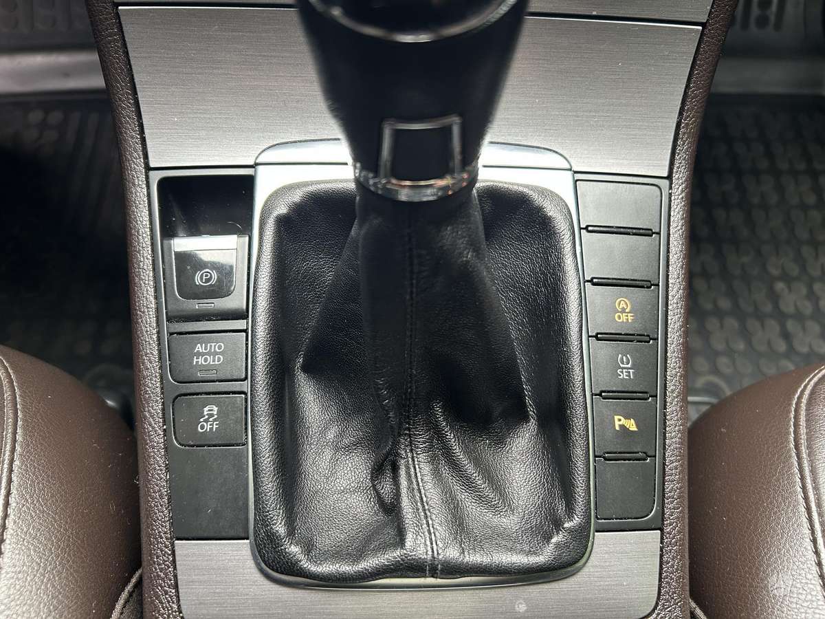 Volkswagen Passat 2011 — photo 8