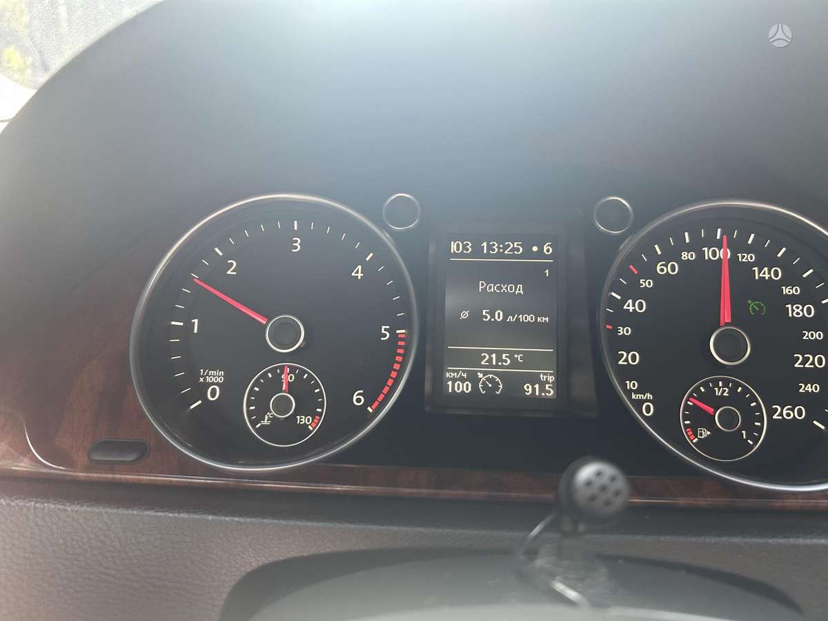 Volkswagen Passat 2011 — photo 9