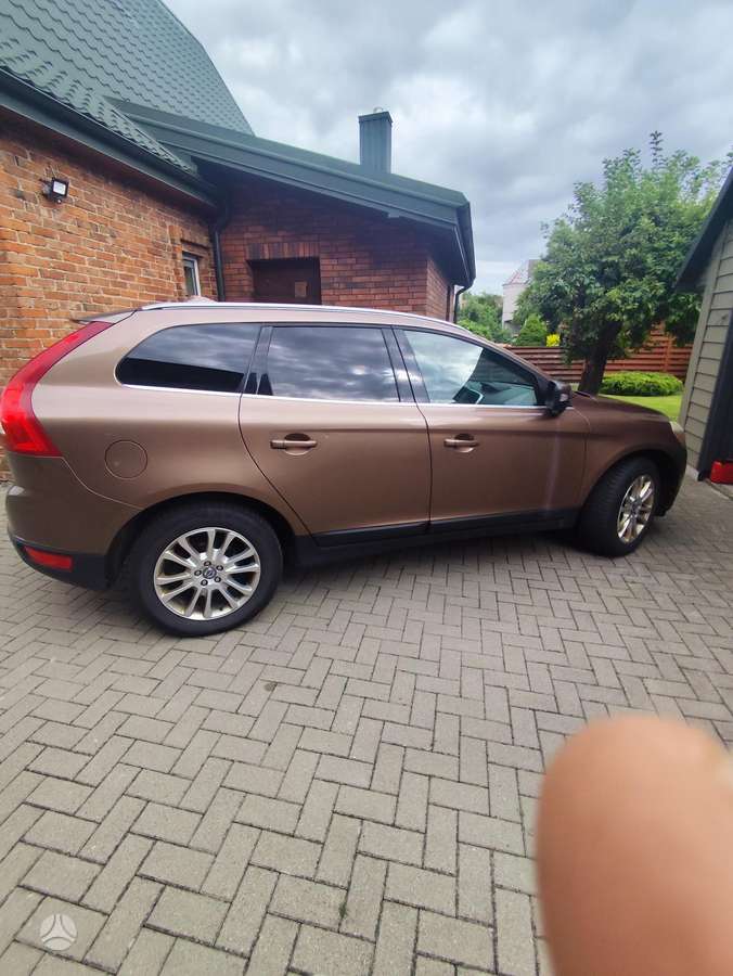 Volvo XC60 2010 — салон